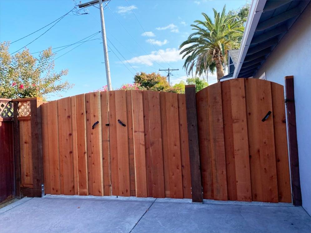 Arch top gates